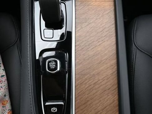 Used 2024 Volvo XC90 B6 Plus w/ Protection Package AWD/4WD image 11