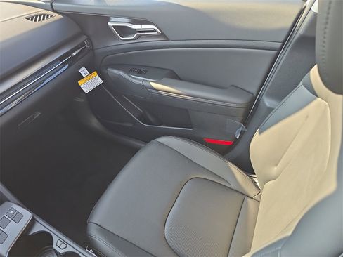 New 2026 Kia Sportage EX image 18