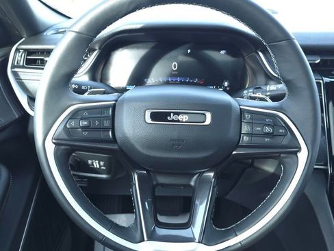 Used 2022 Jeep Grand Cherokee Altitude AWD/4WD image 26