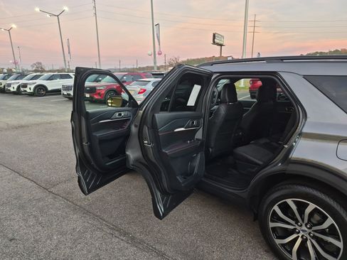 New 2026 Ford Explorer ST-Line w/ Premium Package image 14