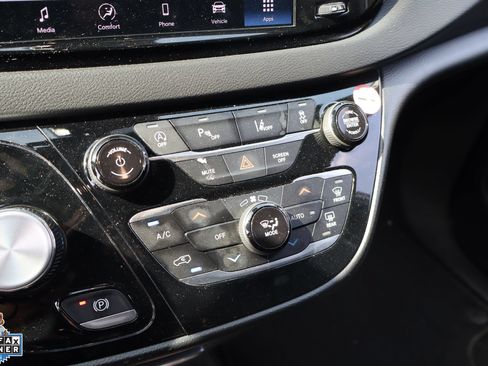 Used 2025 Chrysler Pacifica Select FWD image 19