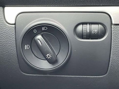 Used 2009 Volkswagen GTI 4-Door FWD image 18