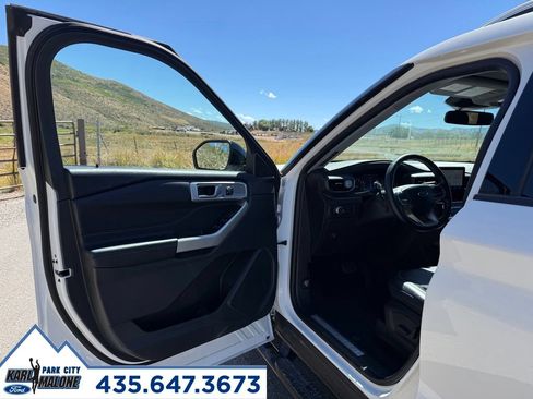 Used 2022 Ford Explorer Limited w/ Equipment Group 301A AWD/4WD image 11