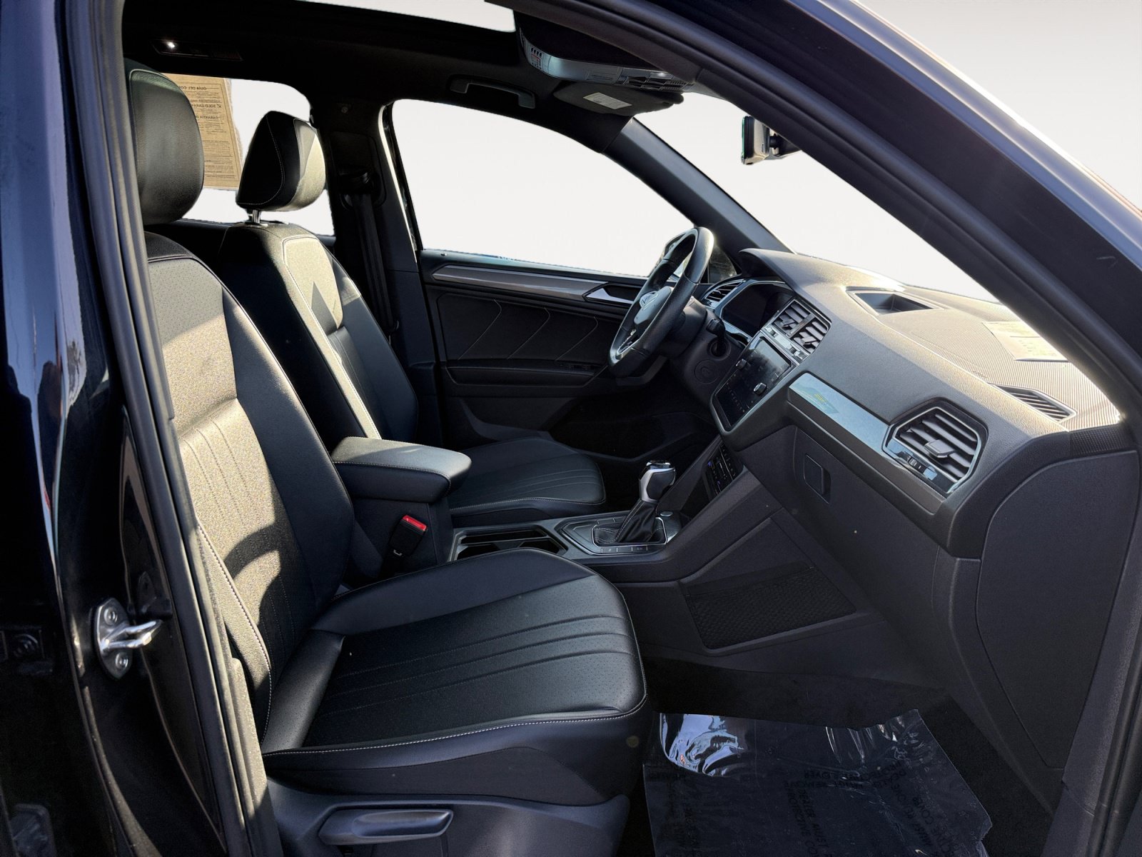 Certified 2023 Volkswagen Tiguan SE R-Line FWD image 19