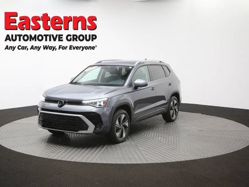 Used 2025 Volkswagen Taos SE AWD/4WD image 53