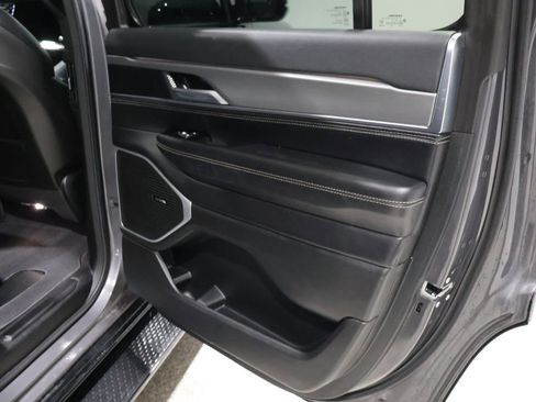 Used 2023 Jeep Wagoneer Series II image 25