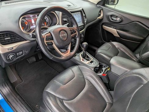 Used 2018 Jeep Cherokee Limited w/ Luxury Group image 2