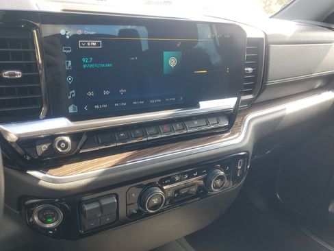 Used 2025 Chevrolet Silverado 1500 LT image 24