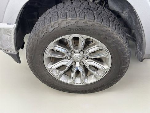 Used 2019 RAM 1500 Laramie AWD/4WD image 32