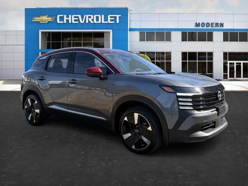 Used 2025 Nissan Kicks SR w/ Illumination Package image 6