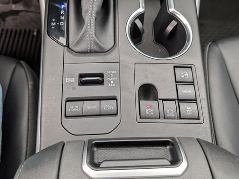 Used 2024 Toyota Highlander XLE image 26