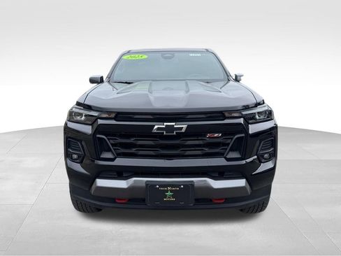 Used 2025 Chevrolet Colorado Z71 AWD/4WD image 3