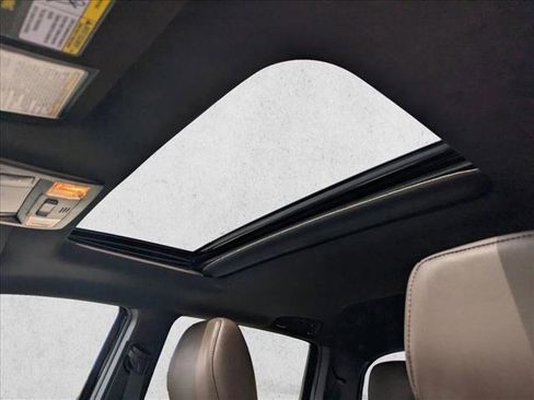 Used 2017 Toyota Tacoma Limited w/ Tow Package image 17