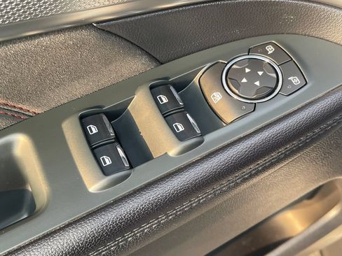Used 2018 Ford Explorer XLT w/ Equipment Group 202A AWD/4WD image 14