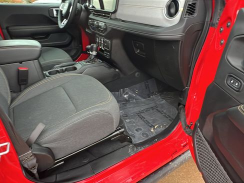 Used 2025 Jeep Wrangler Backcountry image 18