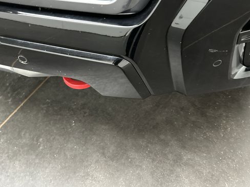 Used 2023 GMC Yukon XL AT4 image 3