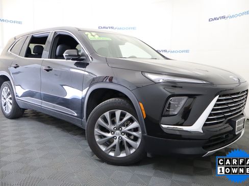 Used 2025 Buick Enclave Preferred image 2