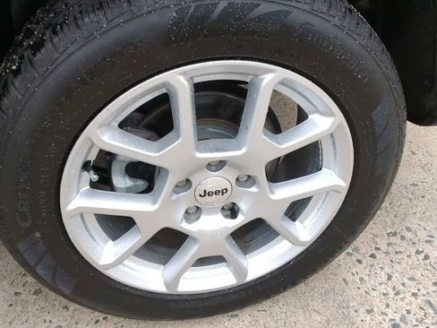 Used 2023 Jeep Renegade Latitude AWD/4WD image 26