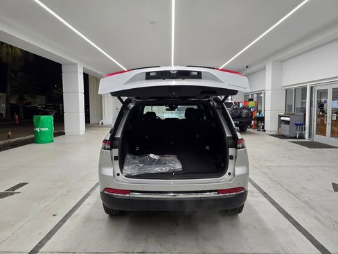 New 2025 Jeep Grand Cherokee Laredo w/ Luxury Tech Group I RWD image 33