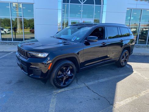 Used 2023 Jeep Grand Cherokee L Laredo AWD/4WD image 1