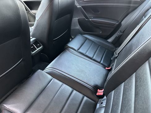 Used 2021 Volkswagen GTI SE image 5