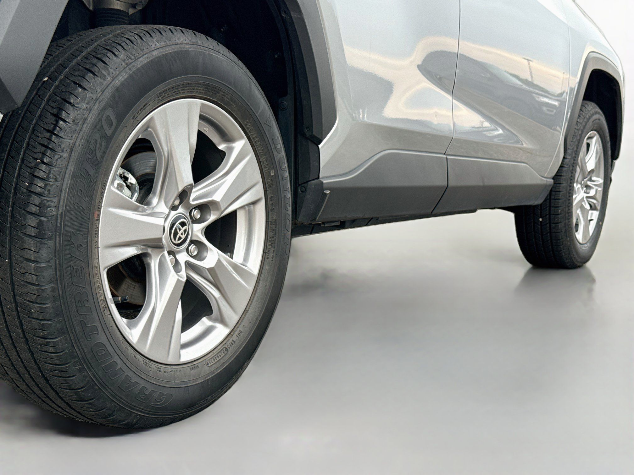 Used 2025 Toyota RAV4 XLE FWD image 9