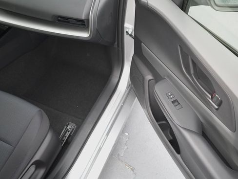 Certified 2025 Toyota Prius LE image 18