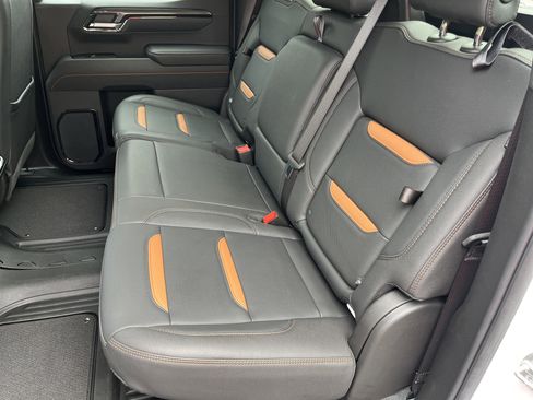 Used 2025 GMC Sierra 1500 AT4 w/ AT4 Premium Package AWD/4WD image 21