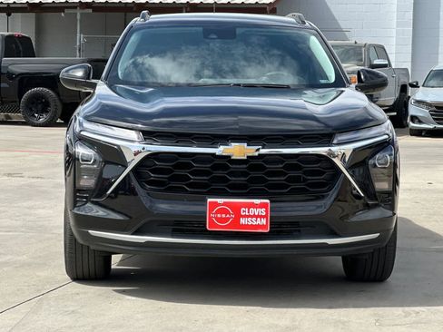 Used 2025 Chevrolet Trax LT FWD image 11