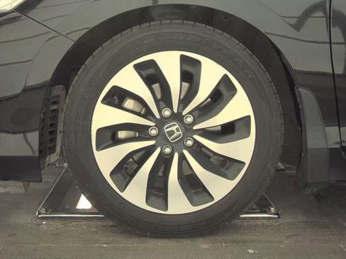 Used 2017 Honda Accord Touring image 16