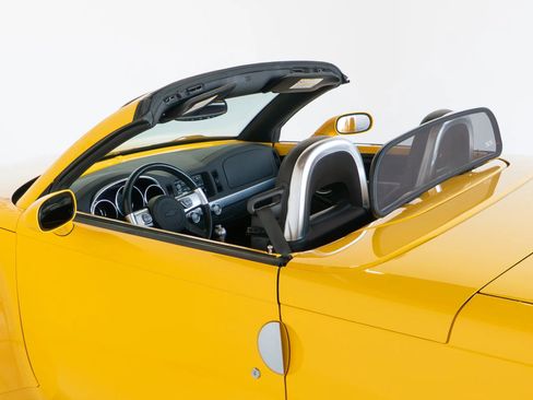 Used 2006 Chevrolet SSR w/ Preferred Equipment Group RWD image 32