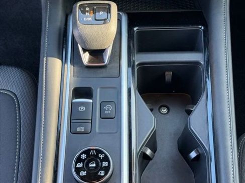 Used 2025 Nissan Pathfinder SV image 14