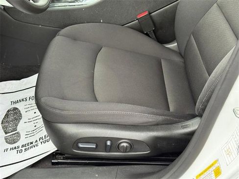 Used 2024 Chevrolet Malibu LT image 17