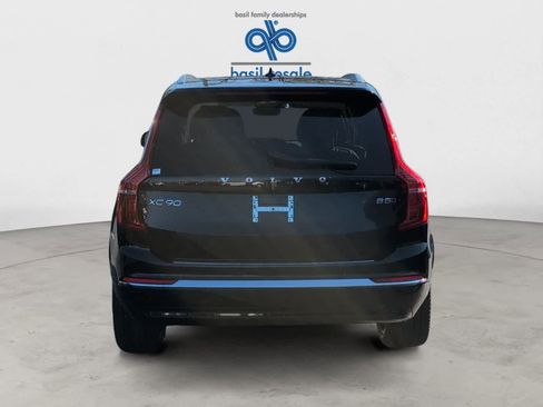 Used 2025 Volvo XC90 B5 Plus w/ Protection Package Premier image 7