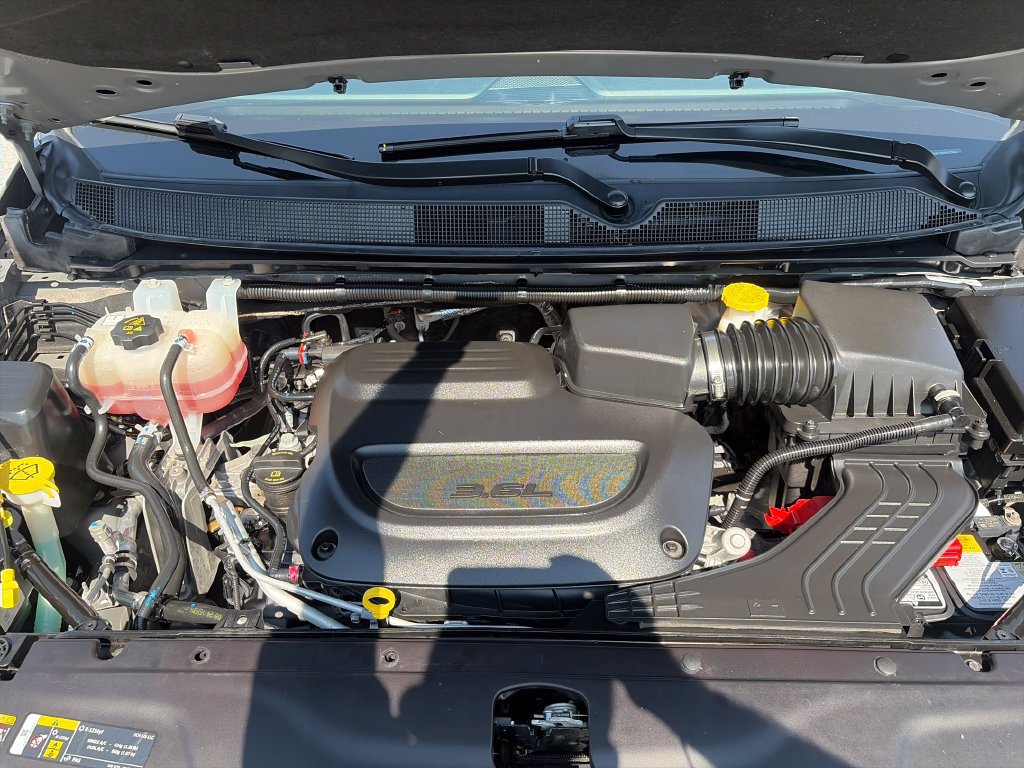 Used 2025 Chrysler Pacifica Limited FWD image 23