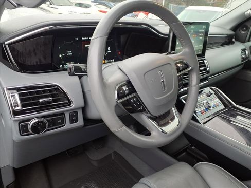 Used 2019 Lincoln Navigator Reserve image 14