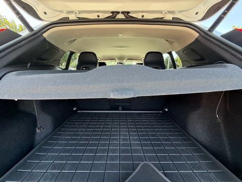 Used 2023 Volvo XC40 B4 Core w/ Convenience Package FWD image 17