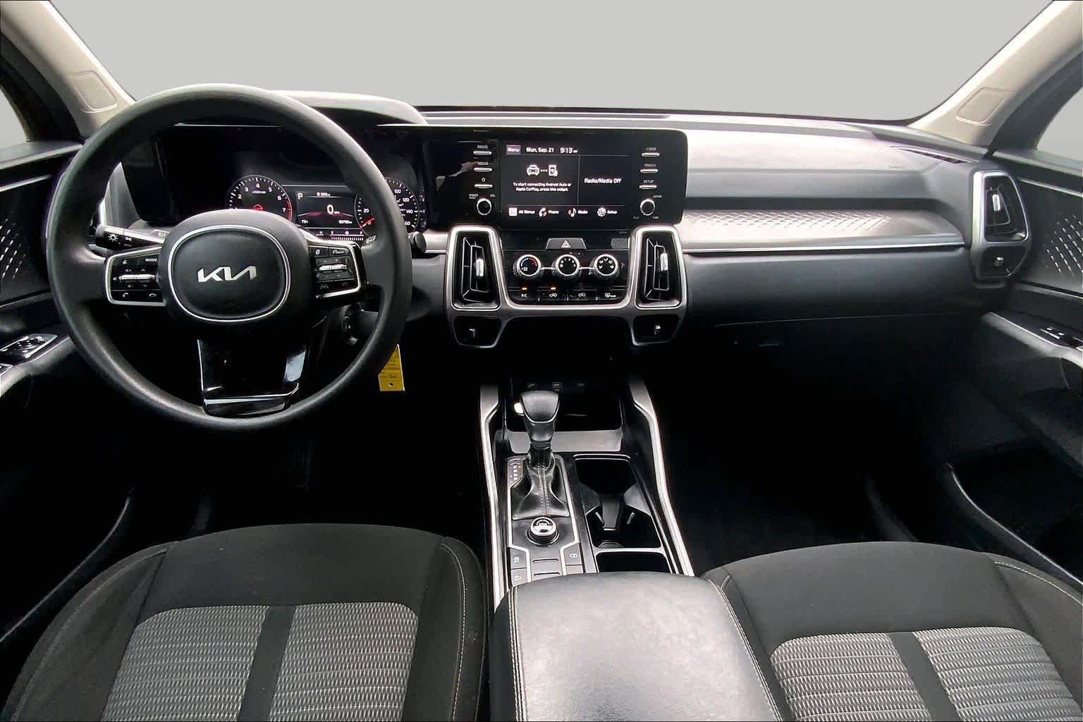 Used 2023 Kia Sorento LX FWD image 16
