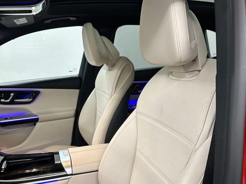 Used 2023 Mercedes-Benz GLC 300 4MATIC w/ Exclusive Trim Package image 12