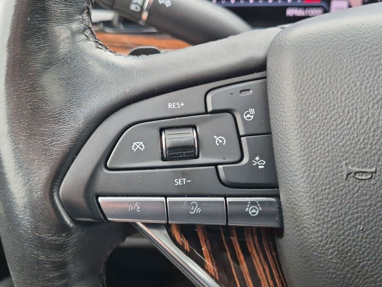 Used 2023 Cadillac Escalade Premium Luxury AWD/4WD image 27
