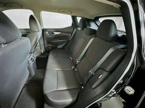 Used 2020 Nissan Rogue Sport S image 26