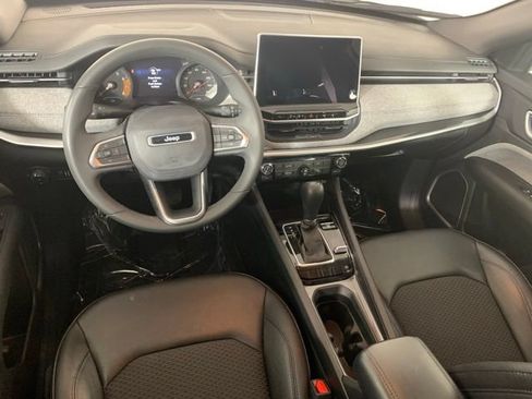 Used 2024 Jeep Compass Latitude AWD/4WD image 4