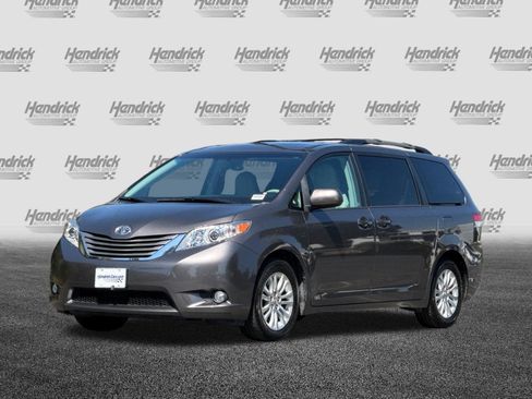 Used 2013 Toyota Sienna XLE FWD image 9