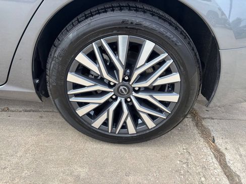 Used 2025 Nissan Altima 2.5 SV FWD image 30