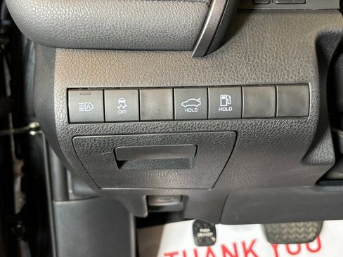 Used 2022 Toyota Camry SE image 19