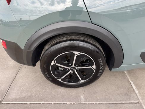 Used 2024 Kia Niro EX image 14