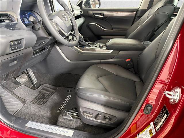 Used 2026 Toyota Highlander Limited AWD/4WD image 10