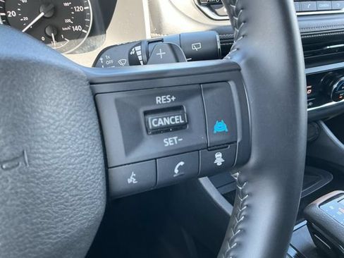 Used 2025 Nissan Rogue SV FWD image 15