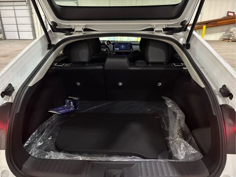 Used 2025 Toyota Prius AWD image 7