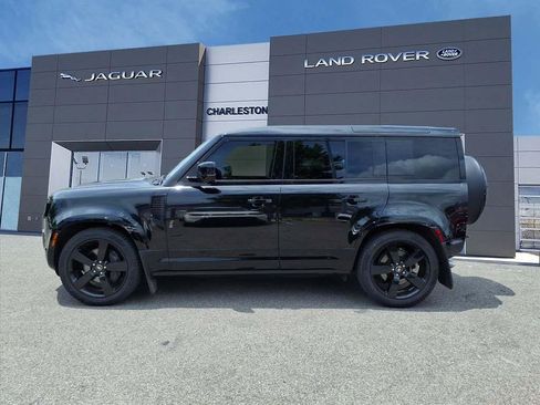 Certified 2025 Land Rover Defender 110 X-Dynamic SE AWD/4WD image 6